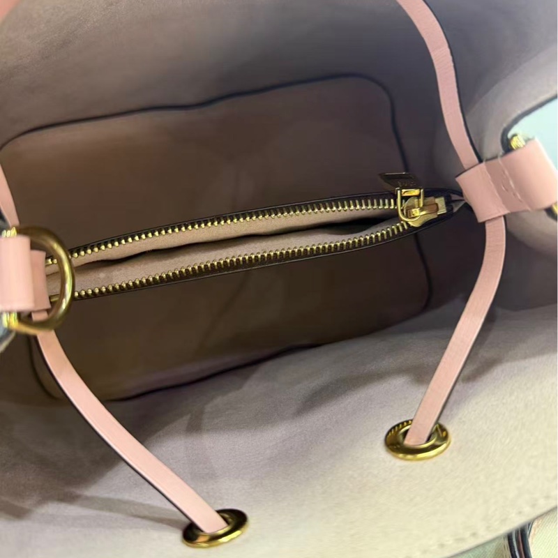 98新LV 粉色水桶包 附件配塵袋-7