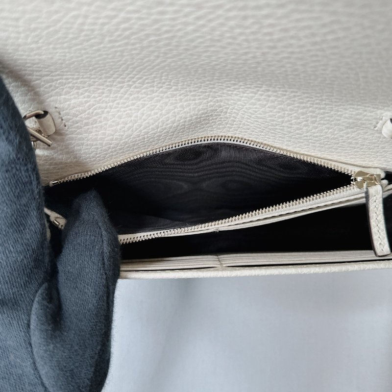 GUCCI 全新奶油白鏈帶WOC-8