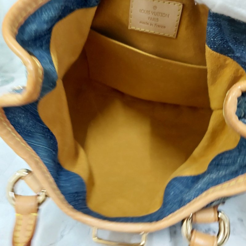 LV M95020  牛仔包🌈現貨實拍🌈 單寧牛仔布手提元寶包~二手-4