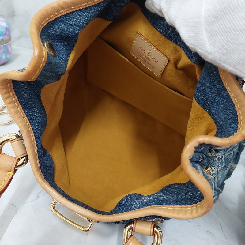 LV M95020  牛仔包🌈現貨實拍🌈 單寧牛仔布手提元寶包~二手-43