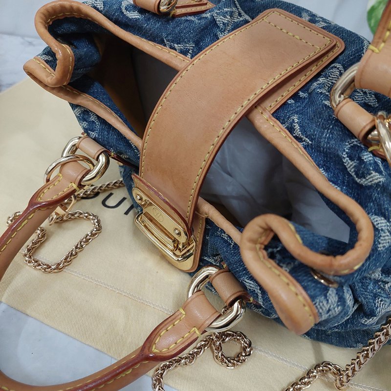 LV M95020  牛仔包🌈現貨實拍🌈 單寧牛仔布手提元寶包~二手-77