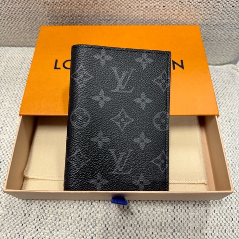 LOUIS VUITTON Monogram Eclipse 黑花 護照夾 配4個卡槽 塗層帆布 卡包護照夾 男款 黑色