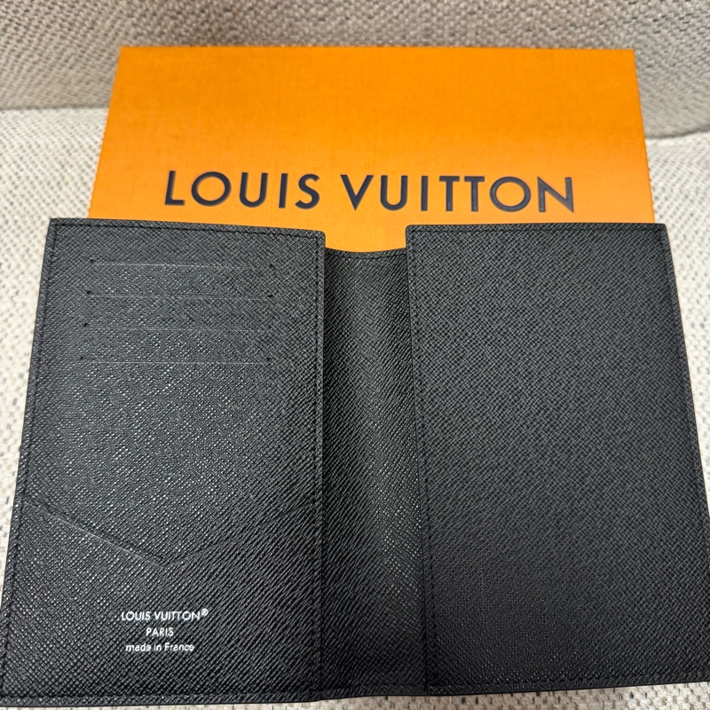 LOUIS VUITTON Monogram Eclipse 黑花 護照夾 配4個卡槽 塗層帆布 卡包護照夾 男款 黑色-2