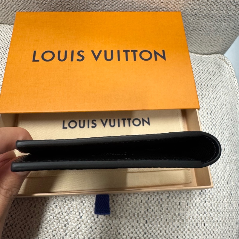 LOUIS VUITTON Monogram Eclipse 黑花 護照夾 配4個卡槽 塗層帆布 卡包護照夾 男款 黑色-3