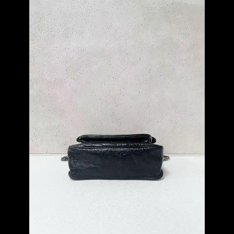 Saint Laurent (Ysl) Niki
黑银 新款D扣中號-3