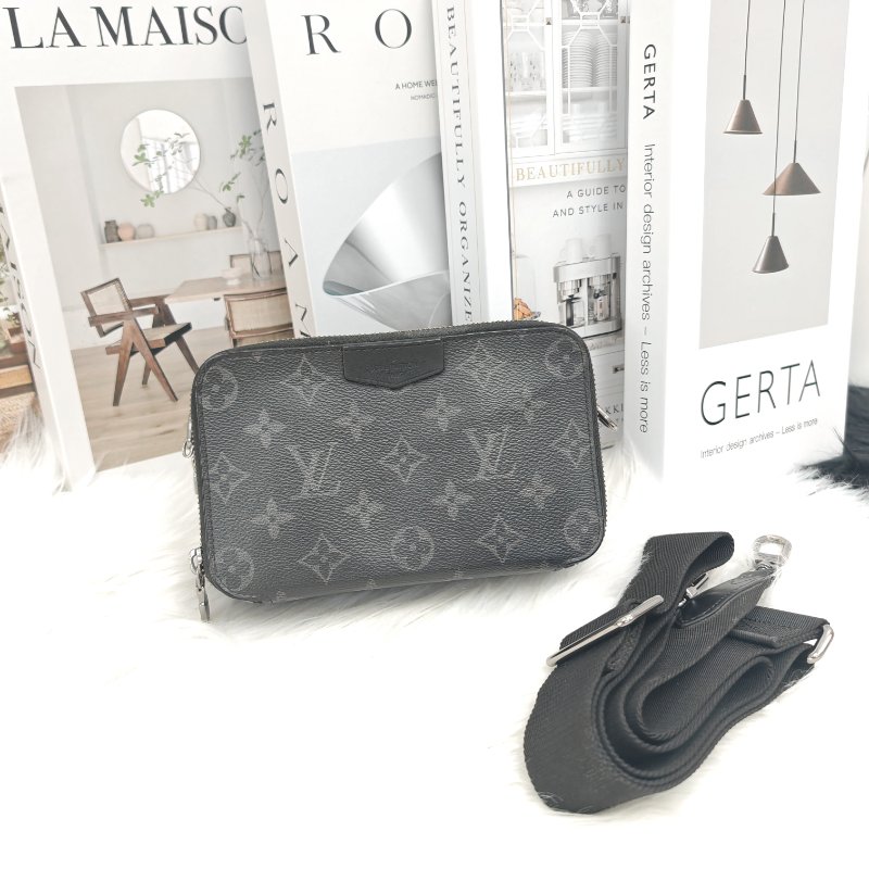 LV Alpha wearable 黑武士 相機包 芯片款-0