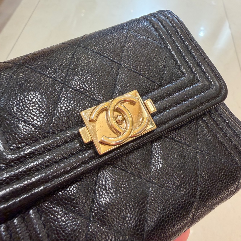 Chanel荔枝皮金BOY三摺短夾-1