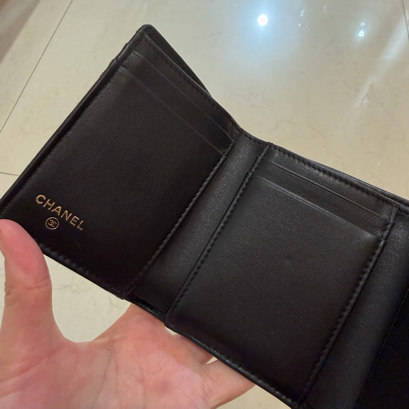 Chanel荔枝皮金BOY三摺短夾-9