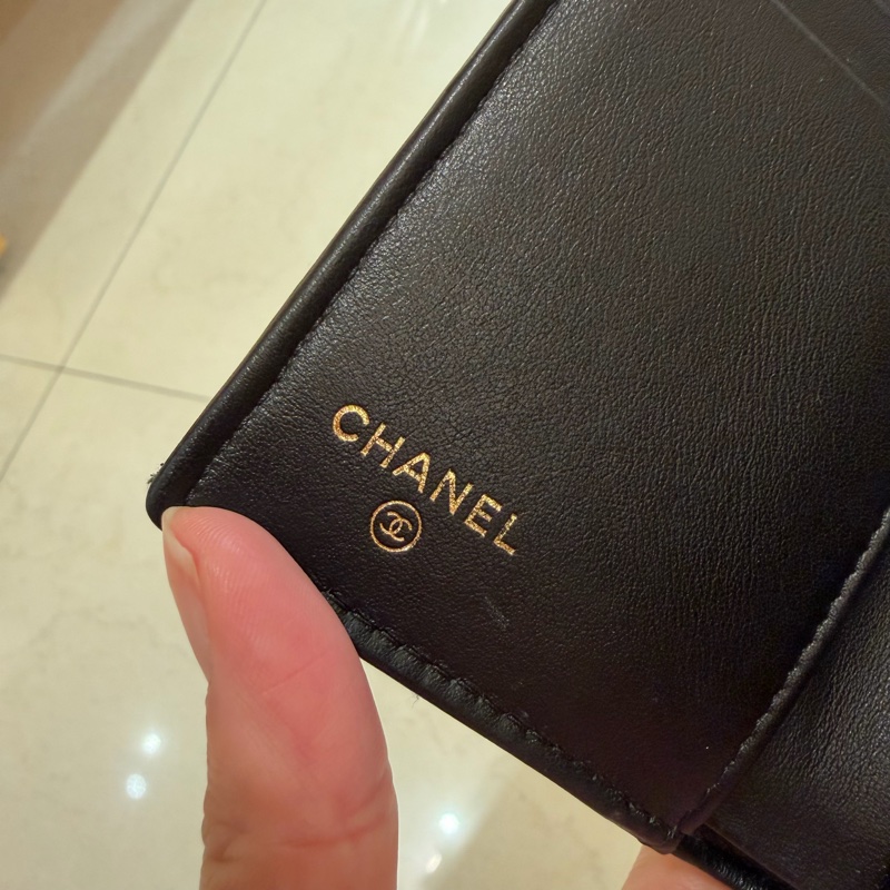 Chanel荔枝皮金BOY三摺短夾-14