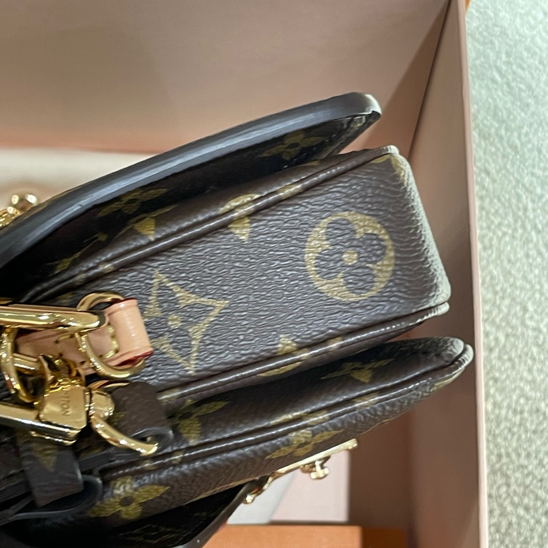 ▪️富貴選物FUGUEI▪️秒殺價格 LV M46279 east west 新款老花小號郵差包 芯片版本-5