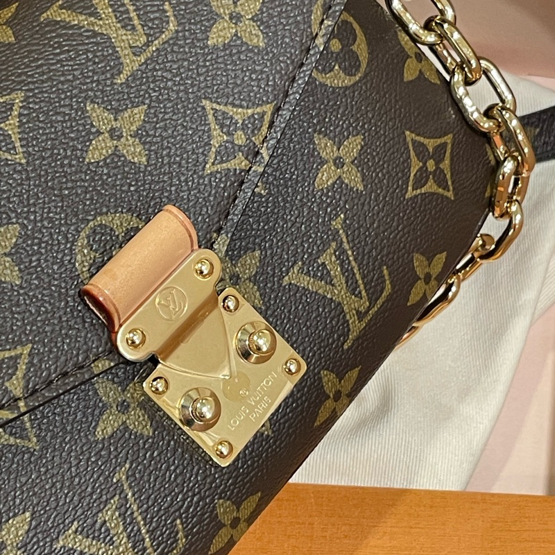 ▪️富貴選物FUGUEI▪️秒殺價格 LV M46279 east west 新款老花小號郵差包 芯片版本-9