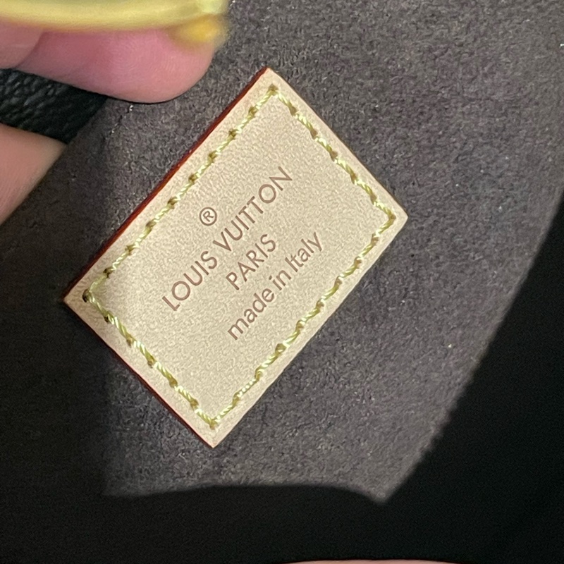 ▪️富貴選物FUGUEI▪️秒殺價格 LV M46279 east west 新款老花小號郵差包 芯片版本-11