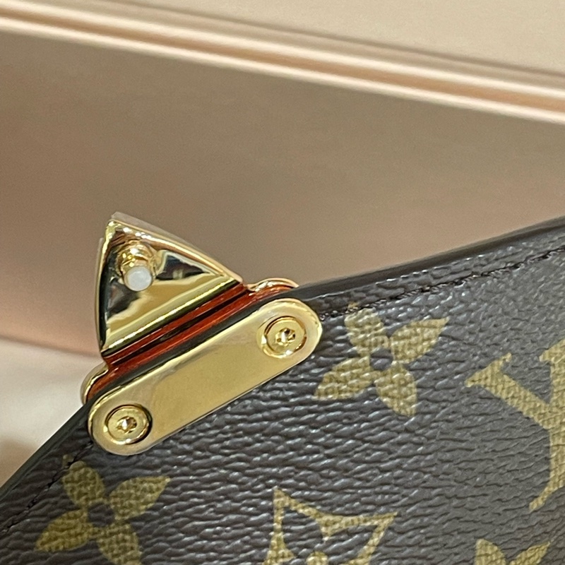 ▪️富貴選物FUGUEI▪️秒殺價格 LV M46279 east west 新款老花小號郵差包 芯片版本-12