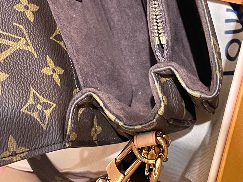 ▪️富貴選物FUGUEI▪️秒殺價格 LV M46279 east west 新款老花小號郵差包 芯片版本-14