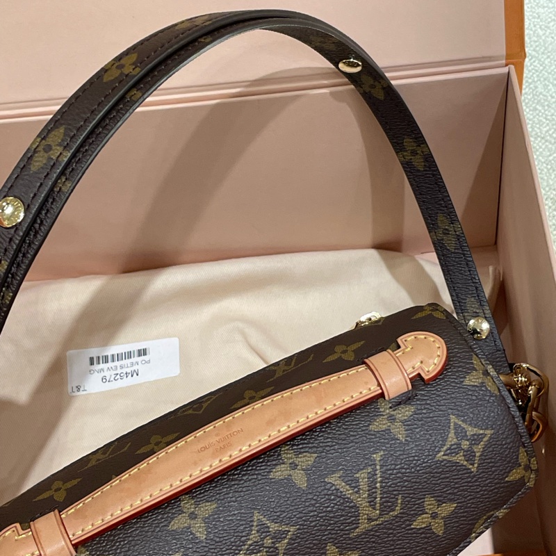 ▪️富貴選物FUGUEI▪️秒殺價格 LV M46279 east west 新款老花小號郵差包 芯片版本-15