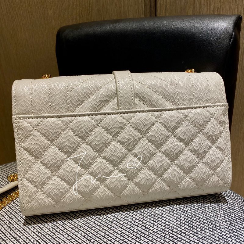 YSL 聖羅蘭荔枝白色牛皮金色金屬斜紋ENVELOPE粒面皮革小型信封袋-6