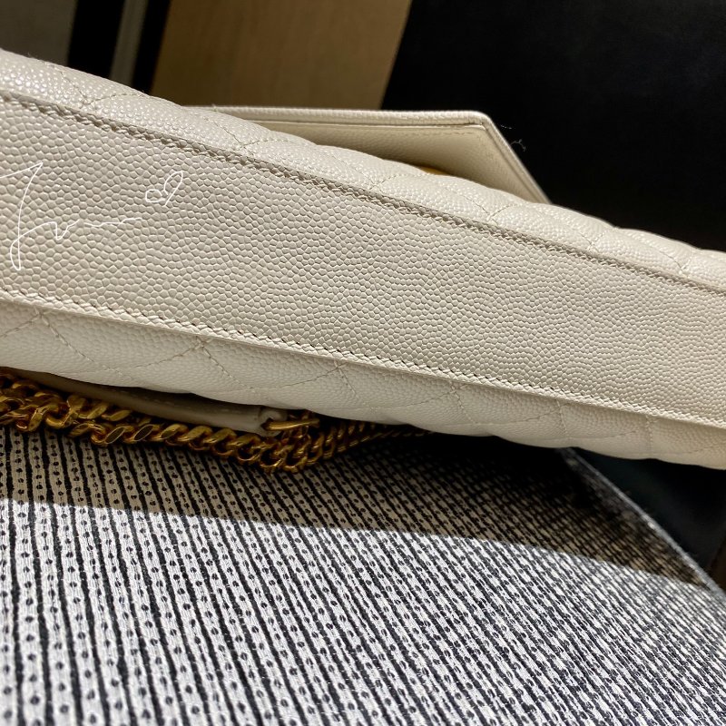 YSL 聖羅蘭荔枝白色牛皮金色金屬斜紋ENVELOPE粒面皮革小型信封袋-7