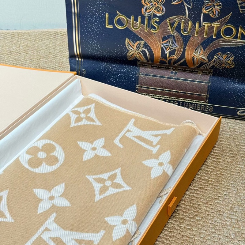 【全新大全套✨有購證✨全網最便宜】LV Ultimate Shine 奶茶色羊絨混紡圍巾-1
