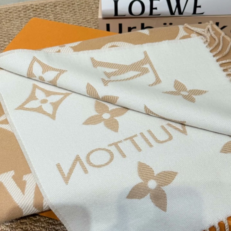 【全新大全套✨有購證✨全網最便宜】LV Ultimate Shine 奶茶色羊絨混紡圍巾-3