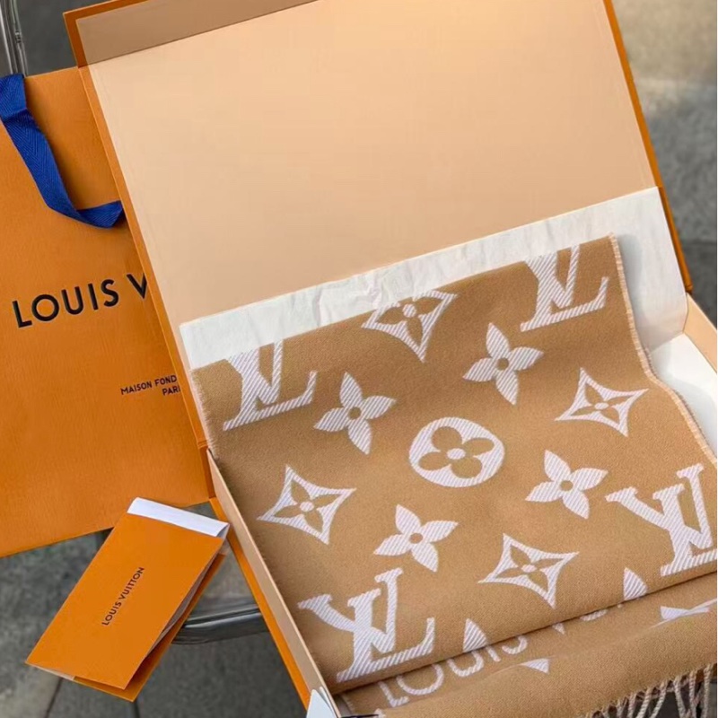 【全新大全套✨有購證✨全網最便宜】LV Ultimate Shine 奶茶色羊絨混紡圍巾-4