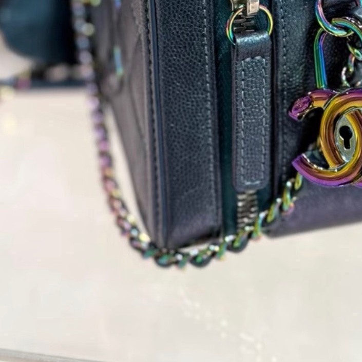 【97%新 ✨ 全網最低價！】26開有卡Chanel vanity case 香奈兒 相機包 小號 幻彩色 荔枝皮-9