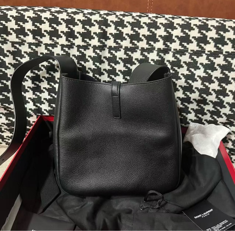 【全網最低價✨99新】YSL LE5A7 hobo小號腋下包-1