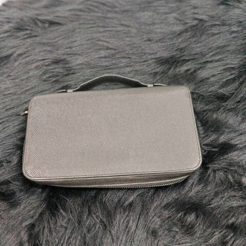 LV 黑色手拿包