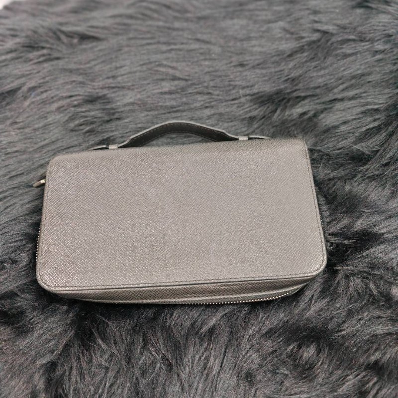 LV 黑色手拿包-0