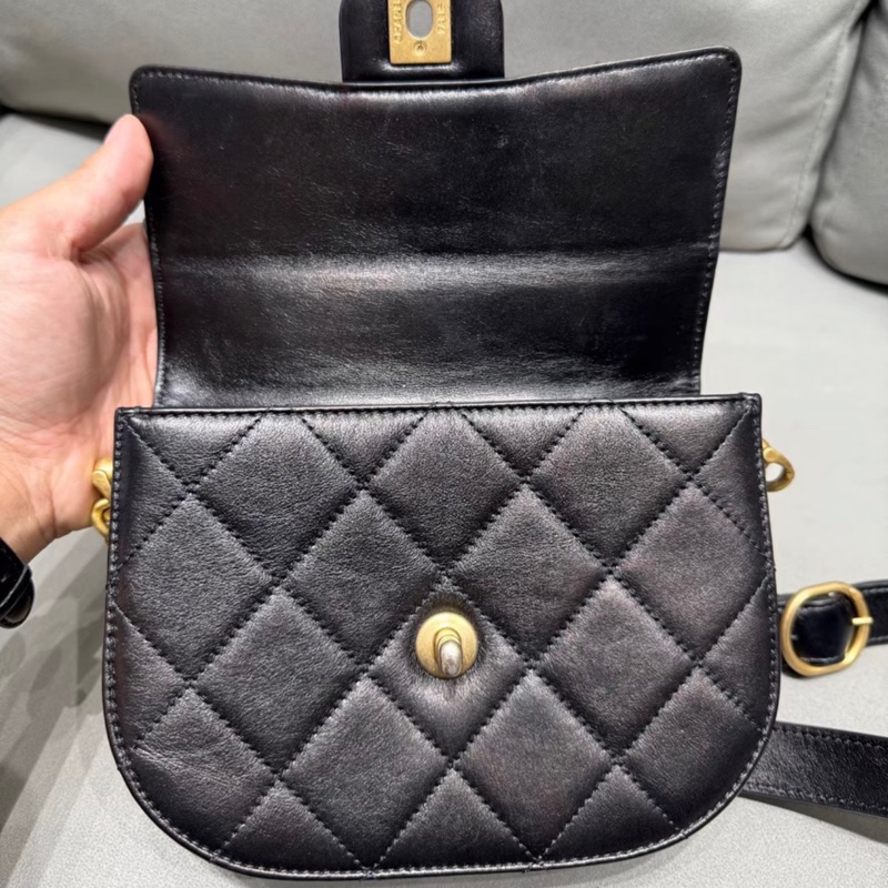 【93% 新 ✨ 全網最低價！】Chanel 香奈兒 黑色金扣 馬鞍包 牛皮 31開有卡-6
