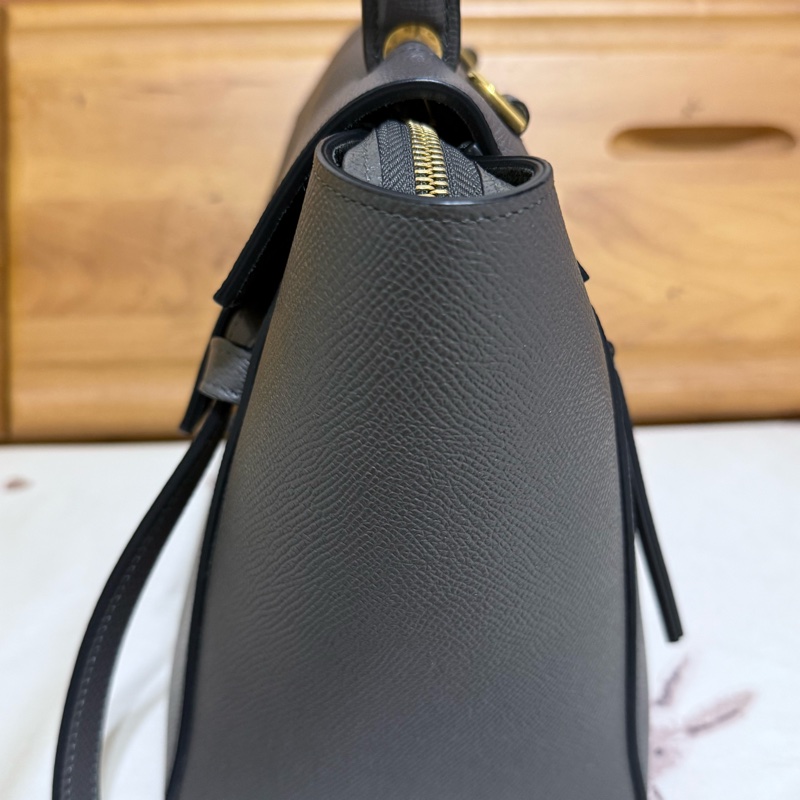 Celine斯琳belt bag荔枝紋中款Micro鯰魚包水泥灰-3