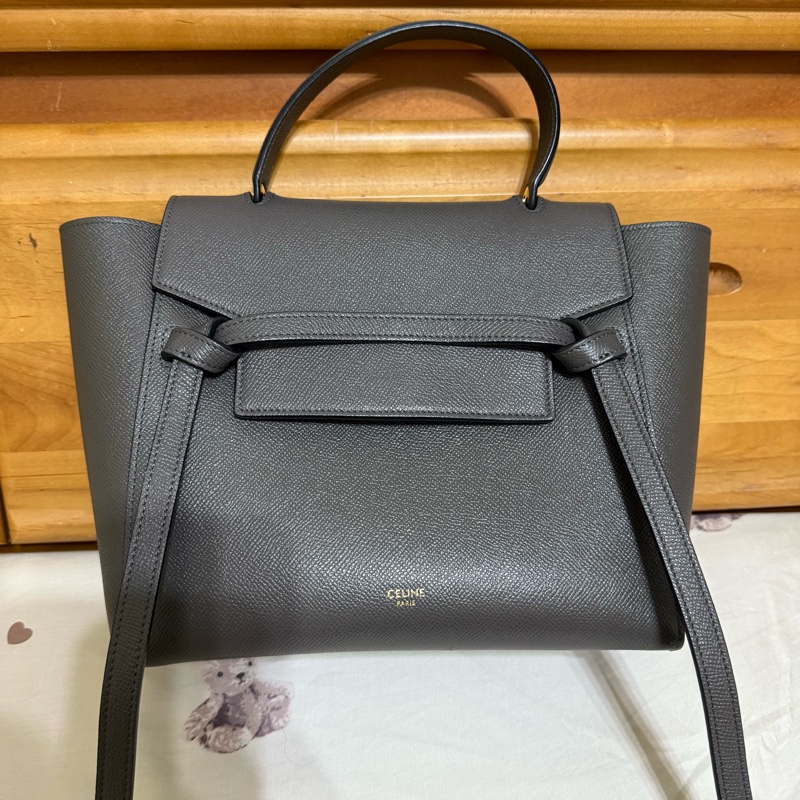 Celine斯琳belt bag荔枝紋中款Micro鯰魚包水泥灰-5