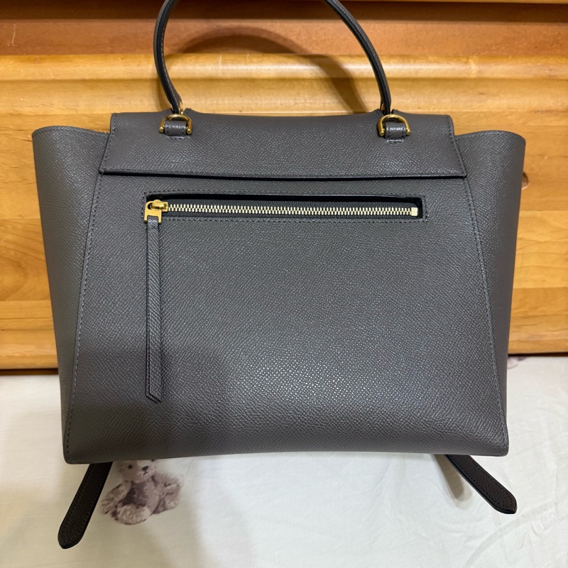 Celine斯琳belt bag荔枝紋中款Micro鯰魚包水泥灰-6