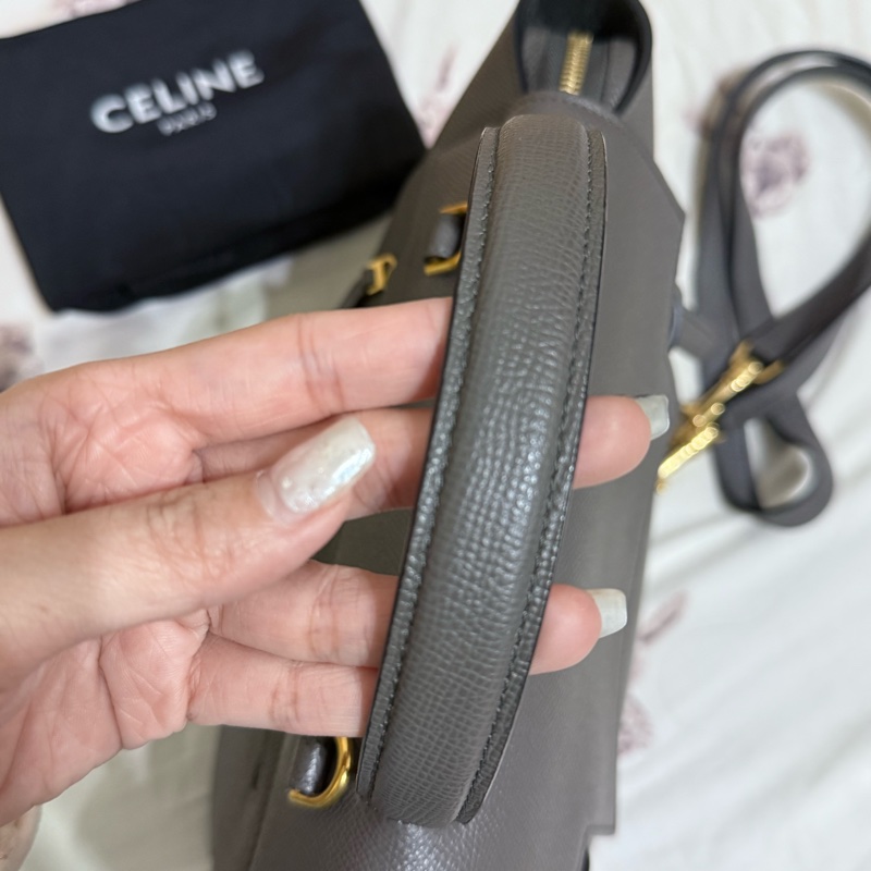 Celine斯琳belt bag荔枝紋中款Micro鯰魚包水泥灰-12