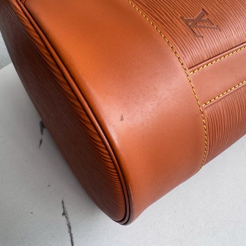 ✨萬元內買到手 超耐刮 LV 焦糖色EPI材質水桶後背包-6