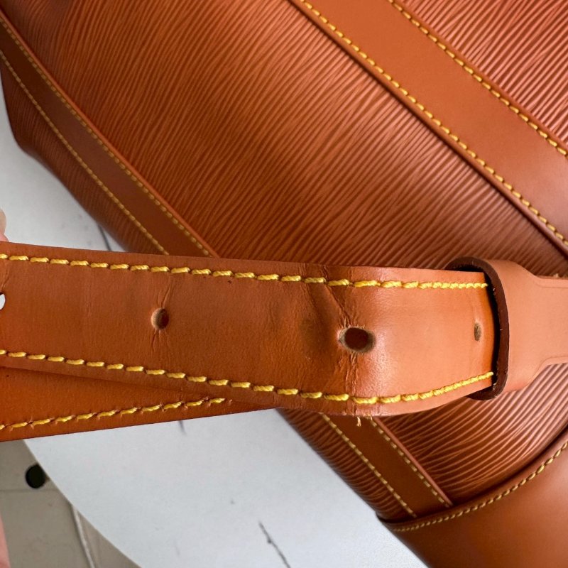 ✨萬元內買到手 超耐刮 LV 焦糖色EPI材質水桶後背包-9