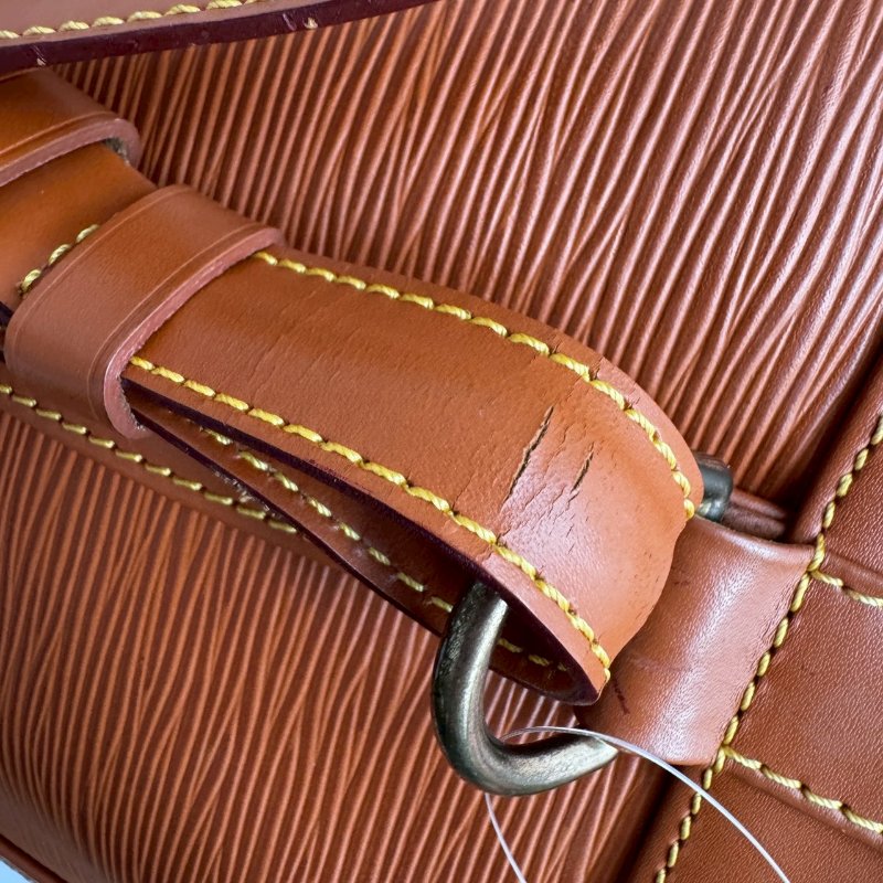 ✨萬元內買到手 超耐刮 LV 焦糖色EPI材質水桶後背包-11