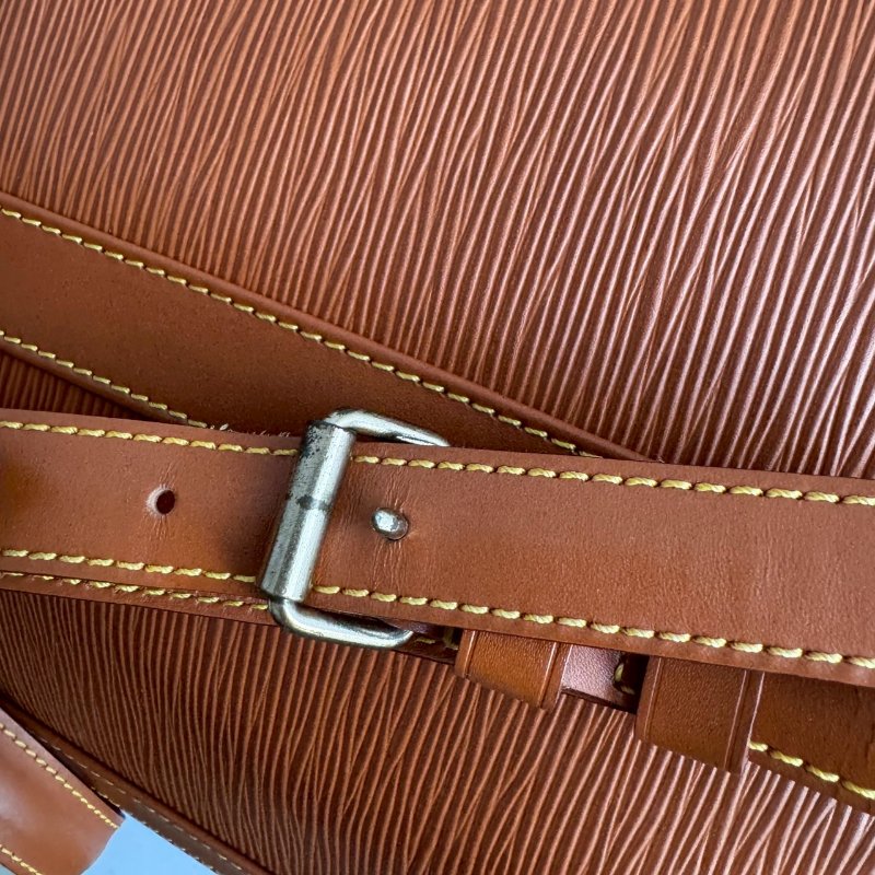 ✨萬元內買到手 超耐刮 LV 焦糖色EPI材質水桶後背包-12