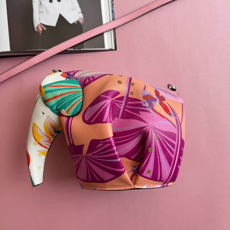 Loewe x 聯名Paula's Ibiza百合印花小牛皮可愛大象包-1