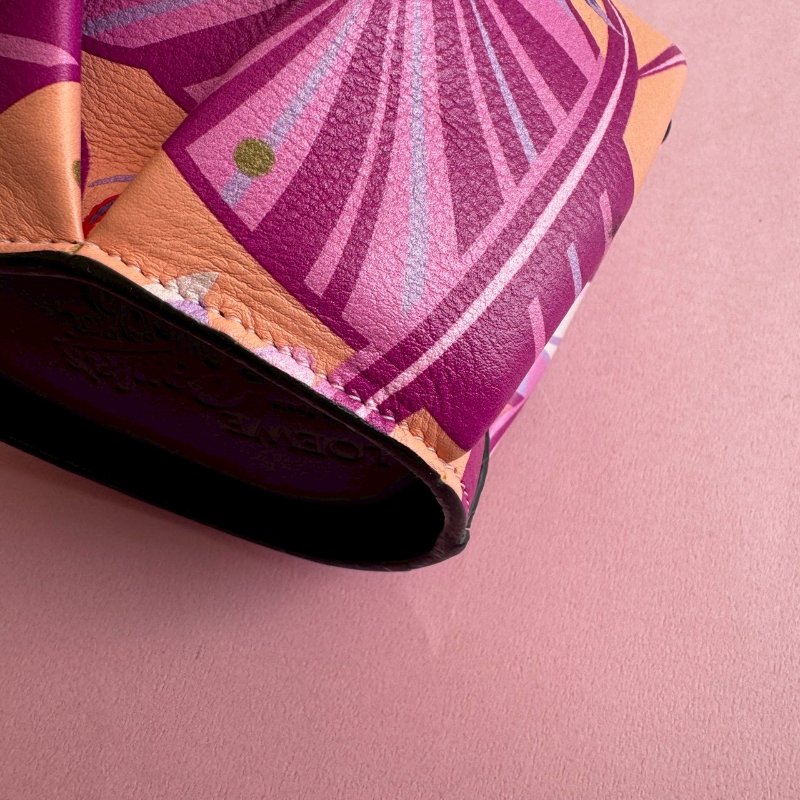 Loewe x 聯名Paula's Ibiza百合印花小牛皮可愛大象包-3