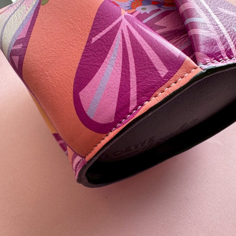 Loewe x 聯名Paula's Ibiza百合印花小牛皮可愛大象包-4