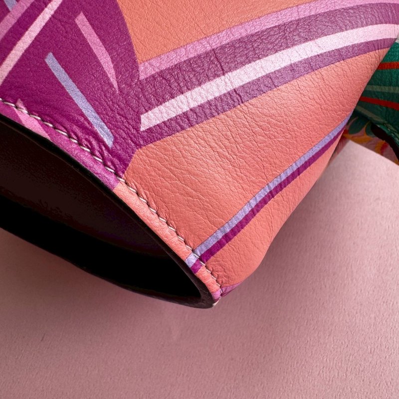 Loewe x 聯名Paula's Ibiza百合印花小牛皮可愛大象包-5