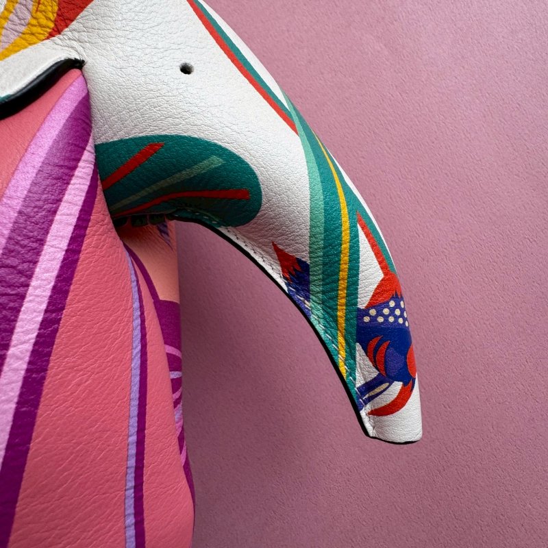 Loewe x 聯名Paula's Ibiza百合印花小牛皮可愛大象包-7