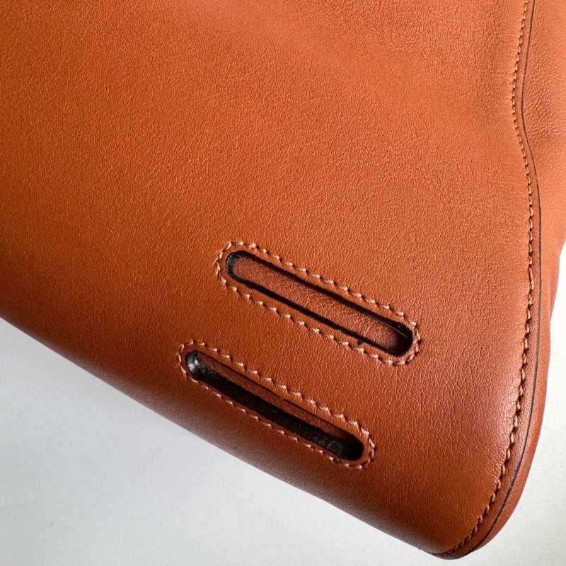 🎉超大容量 Loewe 焦糖色皮革直立肩背包 Anton Backpack GM-5