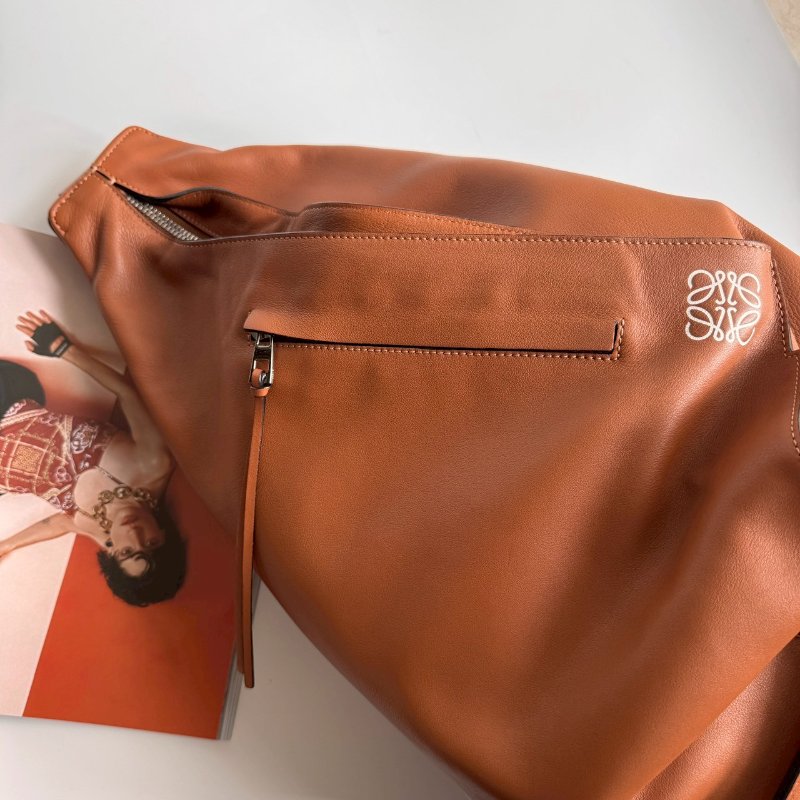 🎉超大容量 Loewe 焦糖色皮革直立肩背包 Anton Backpack GM-7