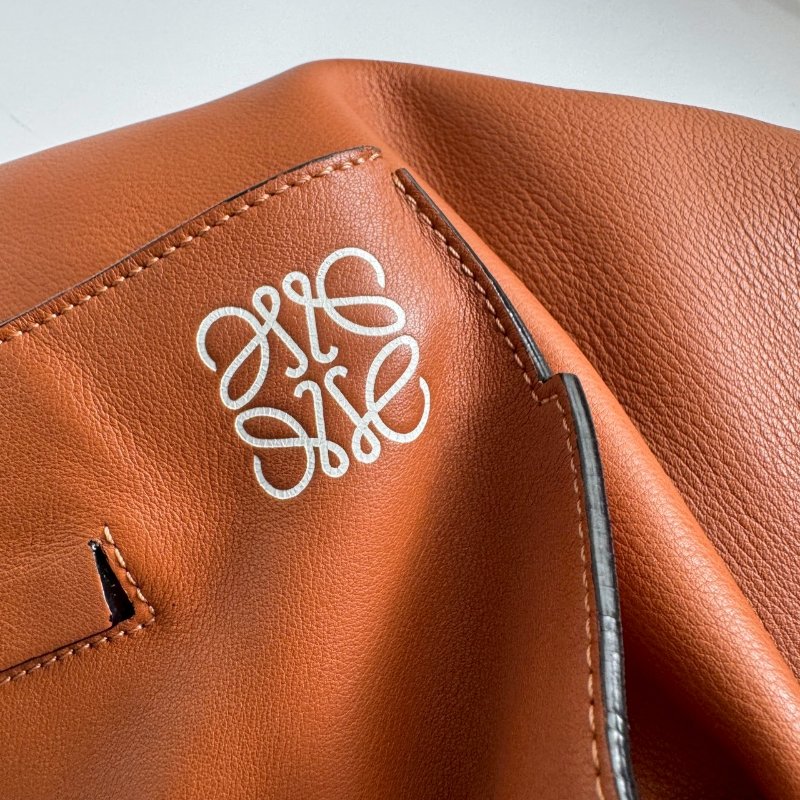 🎉超大容量 Loewe 焦糖色皮革直立肩背包 Anton Backpack GM-10