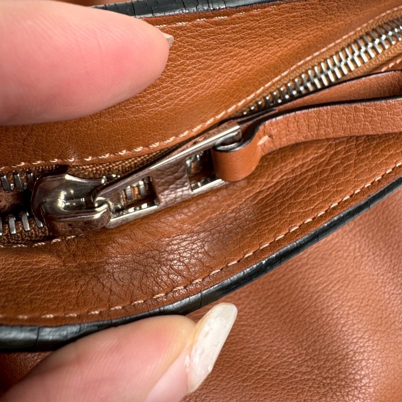 🎉超大容量 Loewe 焦糖色皮革直立肩背包 Anton Backpack GM-12