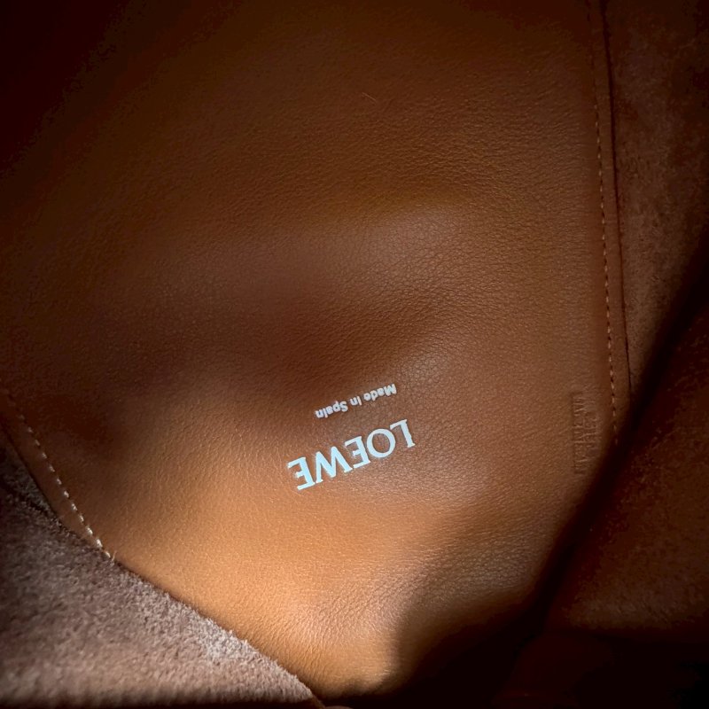 🎉超大容量 Loewe 焦糖色皮革直立肩背包 Anton Backpack GM-13