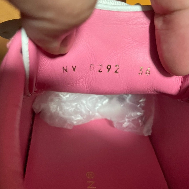 路易威登白粉色休閒鞋Lv Time Out滿印低幫板鞋 36碼-4