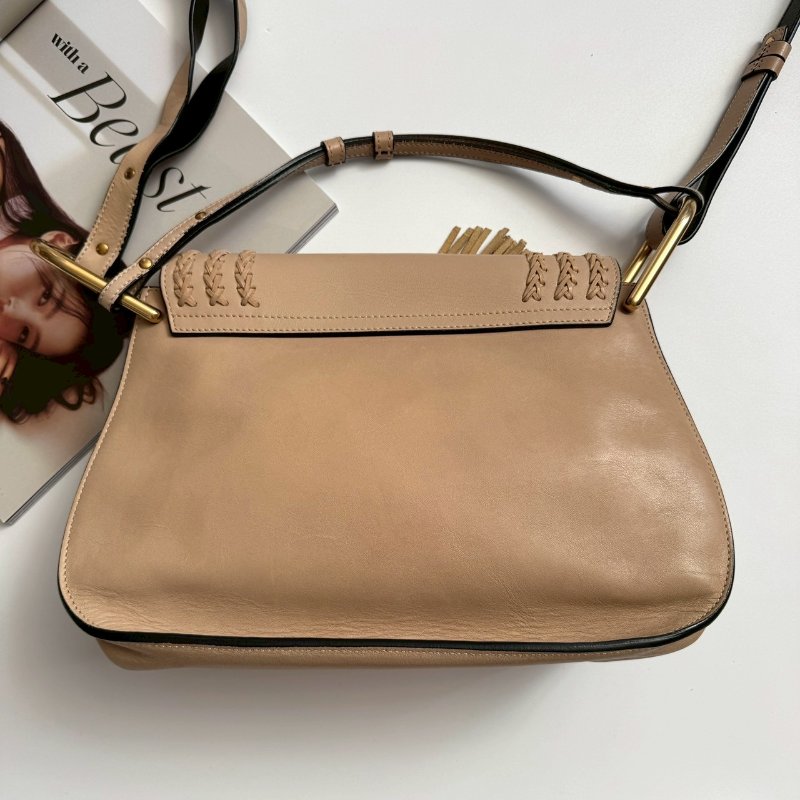 🎉知性溫柔 Chloe 奶茶色馬鞍流蘇斜背包GM-1