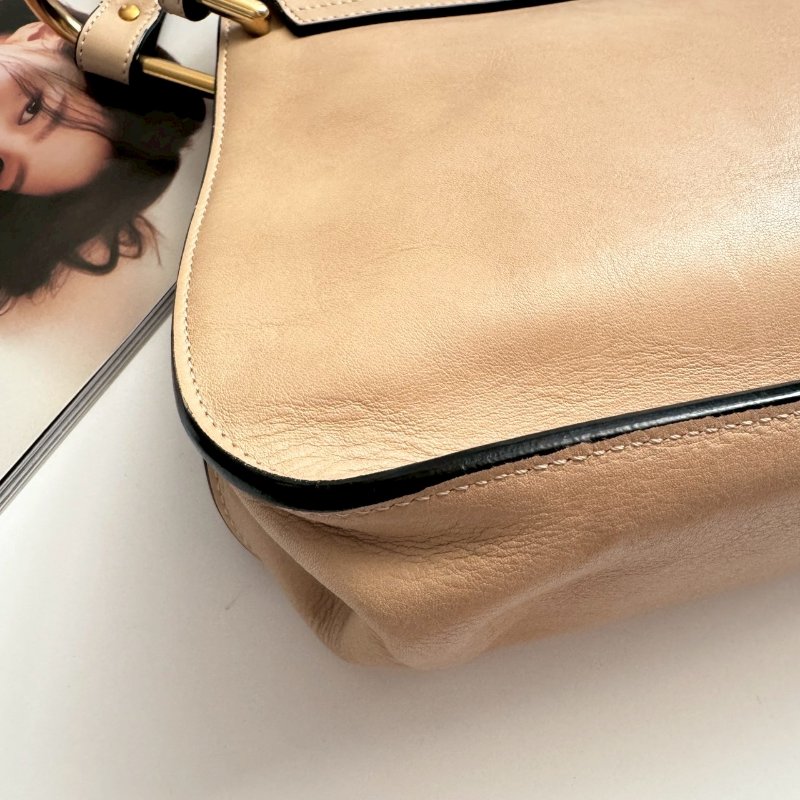 🎉知性溫柔 Chloe 奶茶色馬鞍流蘇斜背包GM-6